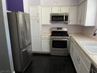 Photo #5: 2406932 Listing 