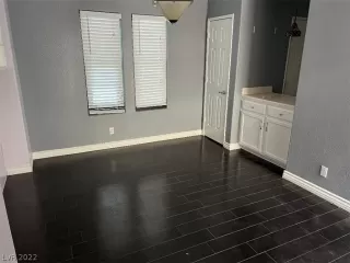 Photo #6: 2406932 Listing 