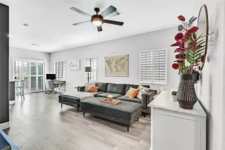 Photo #3: 2406970 Listing