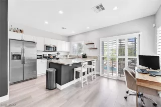 Photo #6: 2406970 Listing