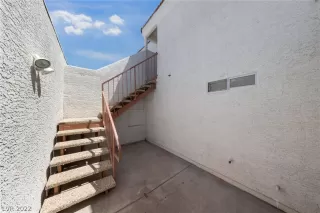 Photo #2: 2406987 Listing