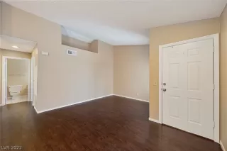 Photo #3: 2406987 Listing