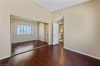 Photo #6: 2406987 Listing