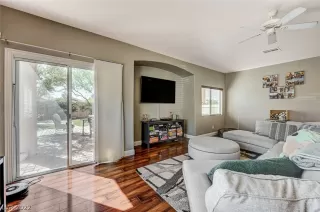 Photo #4: 2407025 Listing 