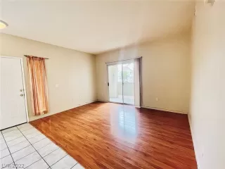 Photo #2: 2407033 Listing