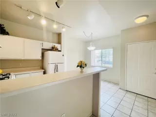 Photo #3: 2407033 Listing