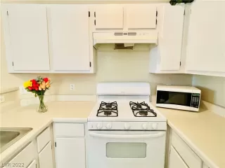 Photo #4: 2407033 Listing