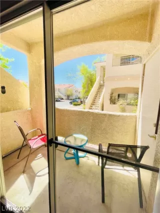 Photo #6: 2407033 Listing