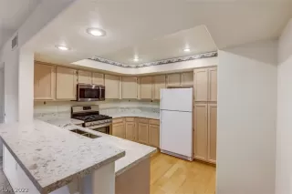 Photo #5: 2407034 Listing