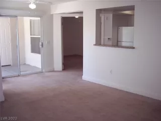 Photo #5: 2407047 Listing 