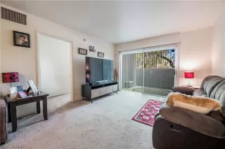 Photo #5: 2407077 Listing