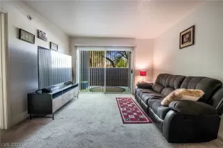 Photo #6: 2407077 Listing