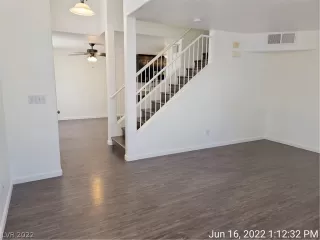 Photo #5: 2407103 Listing 