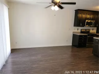 Photo #6: 2407103 Listing 