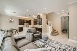 Photo #5: 2407127 Listing 