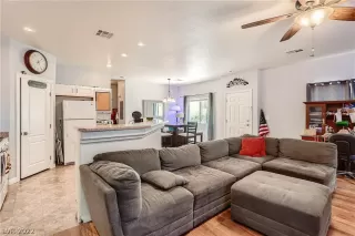 Photo #2: 2407128 Listing