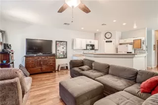 Photo #3: 2407128 Listing