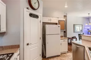 Photo #6: 2407128 Listing