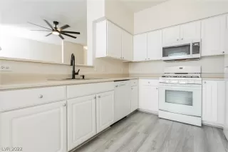 Photo #1: 2407147 Listing