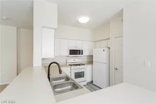 Photo #2: 2407147 Listing