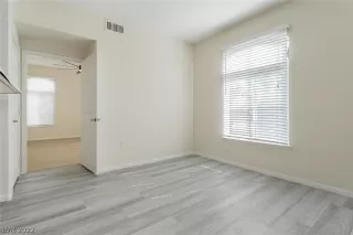 Photo #6: 2407147 Listing