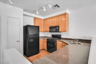 Photo #4: 2407157 Listing