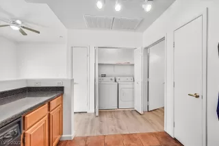 Photo #6: 2407157 Listing