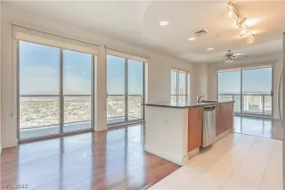 Photo #5: 2407229 Listing