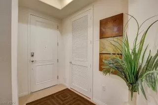 Photo #3: 2407266 Listing