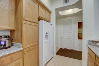 Photo #4: 2407266 Listing