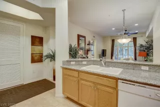 Photo #5: 2407266 Listing