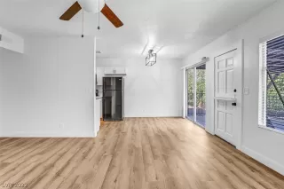 Photo #3: 2407271 Listing