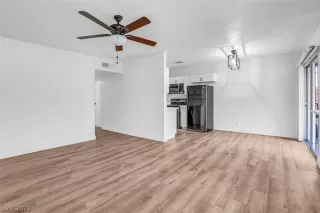 Photo #5: 2407271 Listing