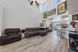 Photo #1: 2407282 Listing 