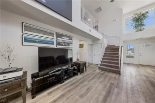 Photo #2: 2407282 Listing 