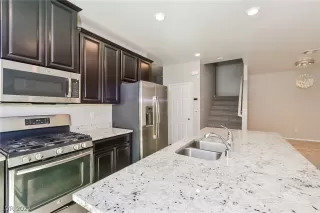 Photo #1: 2407293 Listing