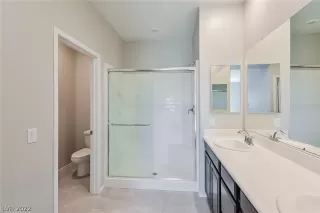 Photo #3: 2407293 Listing