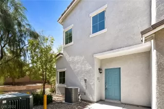 Photo #4: 2407293 Listing