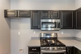 Photo #5: 2407316 Listing