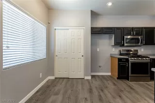 Photo #6: 2407316 Listing