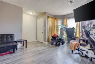 Photo #4: 2407328 Listing 