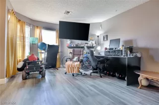 Photo #5: 2407328 Listing 