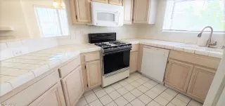 Photo #4: 2407356 Listing