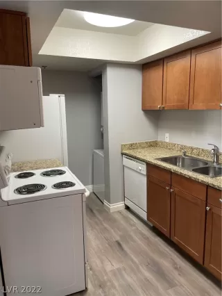 Photo #4: 2407376 Listing 