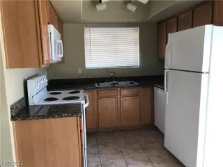 Photo #5: 2407377 Listing