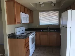 Photo #6: 2407377 Listing