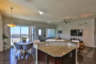 Photo #1: 2407387 Listing 