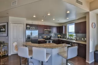 Photo #4: 2407387 Listing 