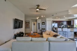 Photo #5: 2407387 Listing 