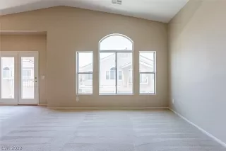 Photo #2: 2407462 Listing